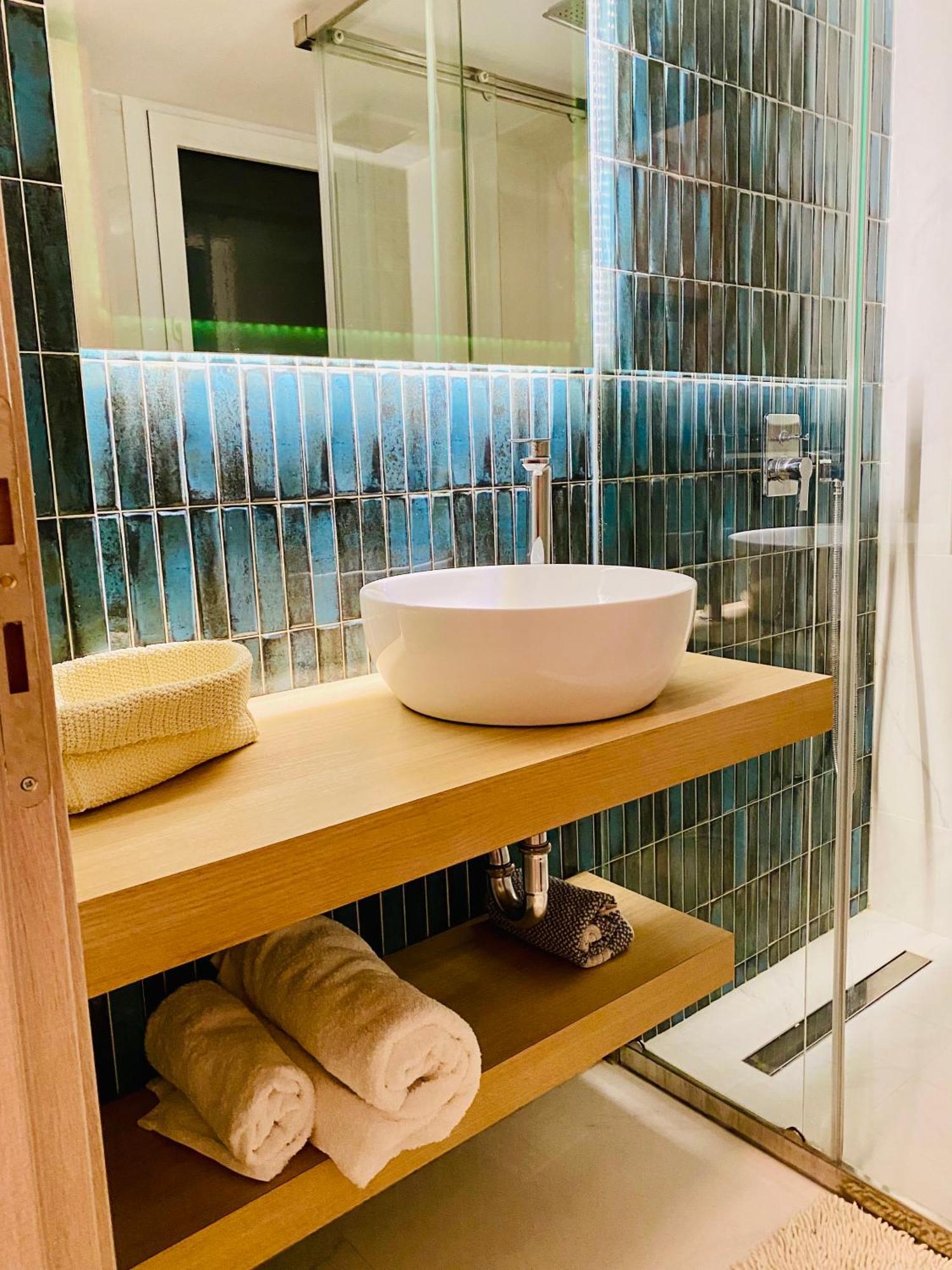 Antinoros Inn, Stylish Apartment,3' To Metro Атина Екстериор снимка